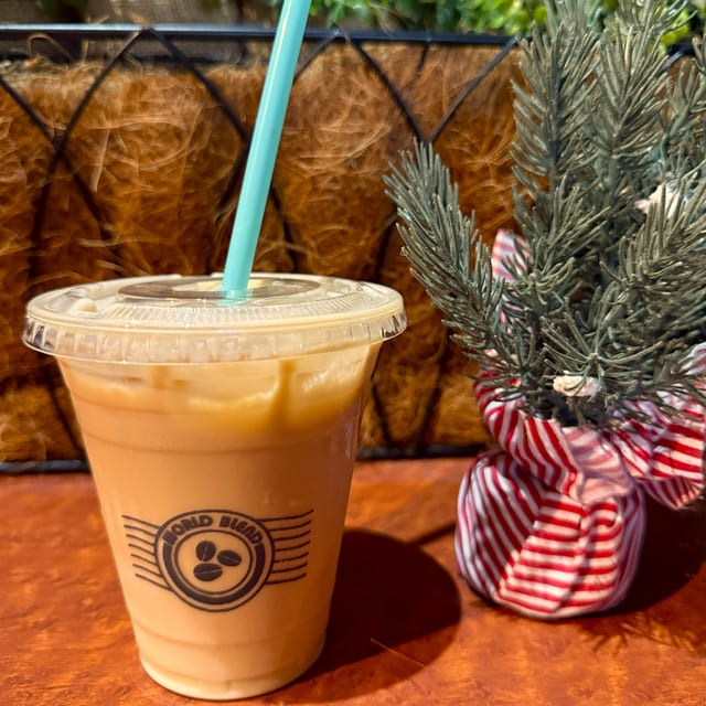 Eggnog Iced Latte (Seasonal).
