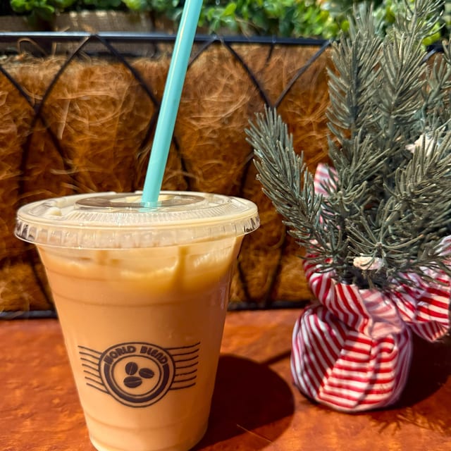 Mistletoe Iced Latte (Seasonal).