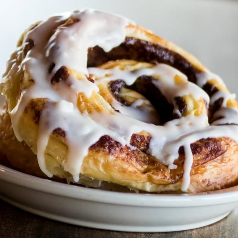 Delicious Cinnamon Roll: A Sweet Treat